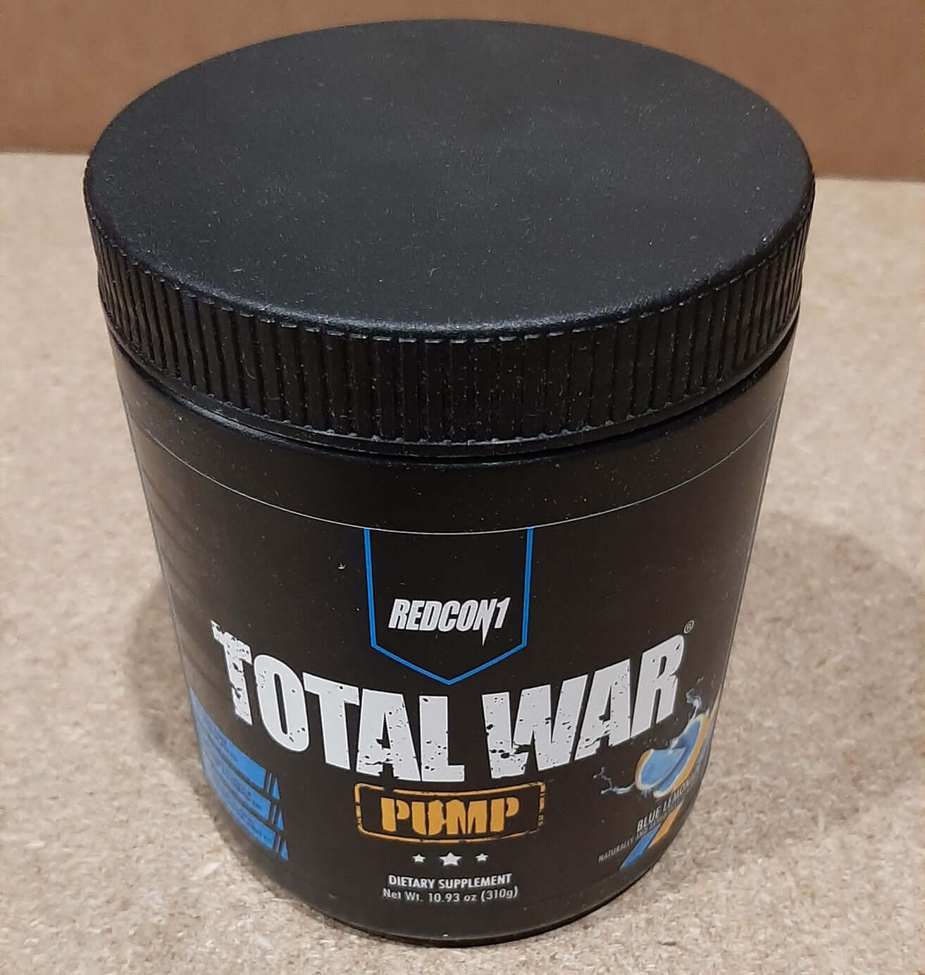 Redcon1 Total War Pump Size: 40/20 Svgs Flavour: Blue Lemonade With Missing Outer Seal